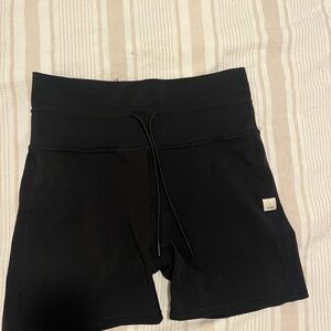 Vuori women’s daily shorts